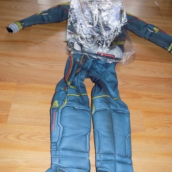 Size Small 4-6 Marvel Ant-Man and The Wasp "WASP" Halloween Costume with Wings - Picture 5 of 6